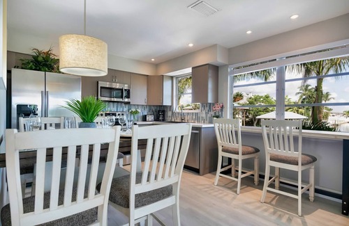 Fort Myers Beach Apartment | Gorgeous, Fresh Florida, Coastal Renovation Manor, Steps to the Beach!