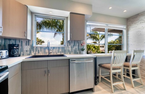 Fort Myers Beach Apartment | Gorgeous, Fresh Florida, Coastal Renovation Manor, Steps to the Beach!