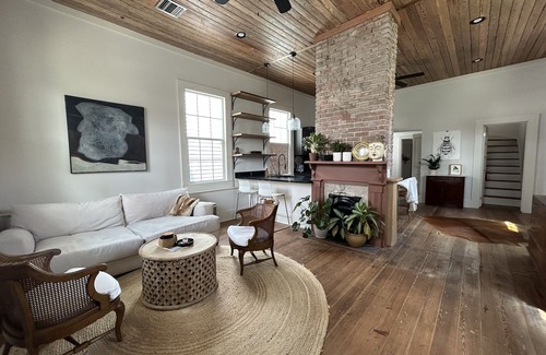 East Carrollton House | Gorgeous, Fully Renovated two level shotgun in the University Area