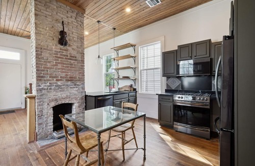 East Carrollton House | Gorgeous, Fully Renovated two level shotgun in the University Area