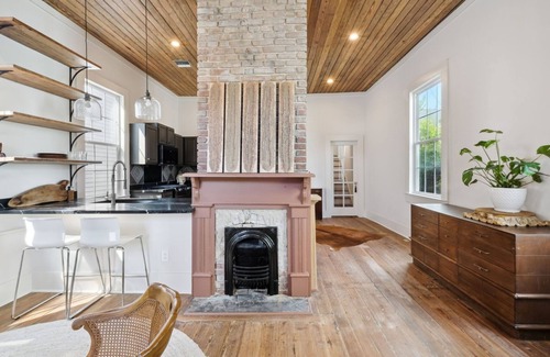 East Carrollton House | Gorgeous, Fully Renovated two level shotgun in the University Area