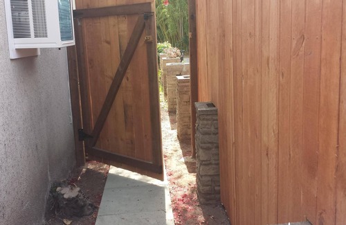 Van Nuys Apartment | Gorgeous Green Guesthouse