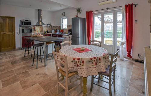 Croagnes House | Gorgeous Home In Saint-Saturnin-Lès-Apt