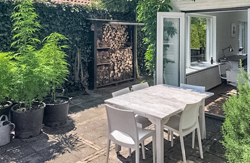 Bergen House | Gorgeous home in Bergen with WiFi