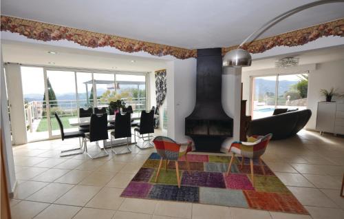 Les Adrets-de-l'Esterel House | Gorgeous Home In Les Adrets With Wifi