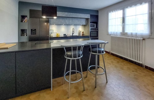 Morlaix House | Gorgeous home in Morlaix with kitchen