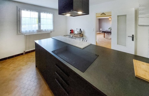 Morlaix House | Gorgeous home in Morlaix with kitchen