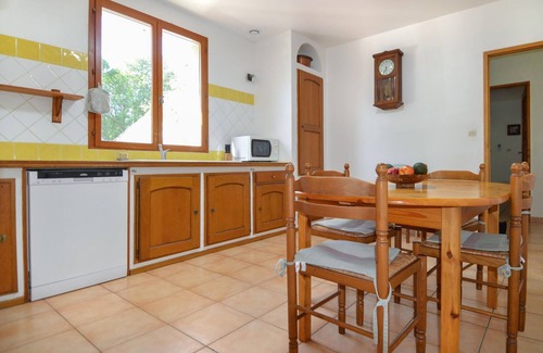 Tarascon House | Gorgeous home in Tarascon with WiFi