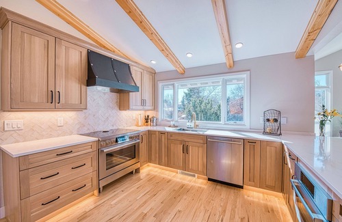 North Boulder House | Gorgeous home in the peaceful Wonderland lake neighborhood