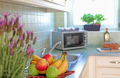Verchen House | Gorgeous home in Verchen with kitchen