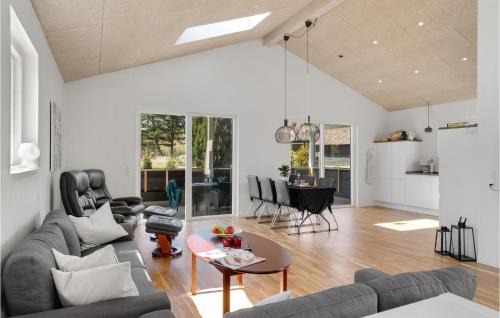 Hoensinge House | Gorgeous Home In Vig With Kitchen