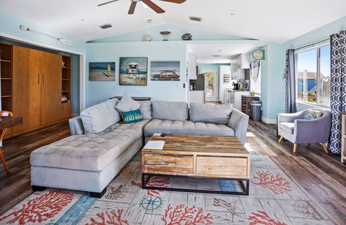 Treasure Island House | Gorgeous Home near John's Pass, Close to beach,*Pet Friendly * Beach Life 5