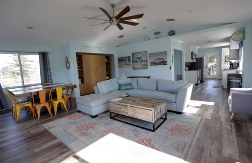 Treasure Island House | Gorgeous Home near John's Pass, Close to beach,*Pet Friendly * Beach Life 5