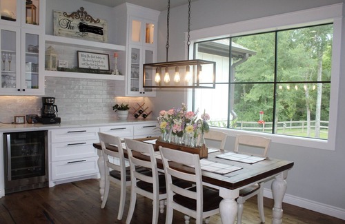 Bryan House | Gorgeous Home on 1 acre just outside the city