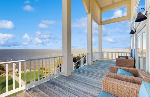Fairhope House | Gorgeous Home Right on the Bay w/Central AC, Balcony, and Free WiFi