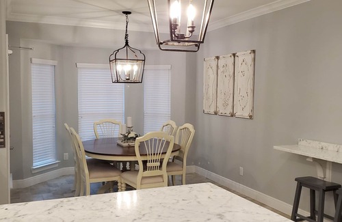 Foley House | Gorgeous Home ~ Sleeps 24/7BR/6BA Private Pool/Spa, Pets, Close to Beach & Ent