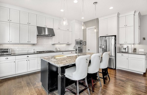 Wilsonville House | Gorgeous Home with River Access, Outdoor living, Hot Tub & Close to Wine Country
