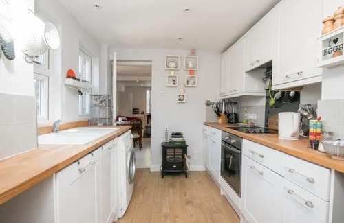 Datchet House | Gorgeous House near Windsor & River Thames