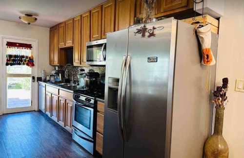 Chatsworth House | Gorgeous House with Pool , Hot tub , Ping pong table , foosball , WiFi in LA