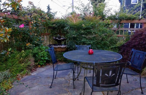 Green Lake House | Gorgeous Huge 6-8BR Heart of Seattle—One Block from Lake