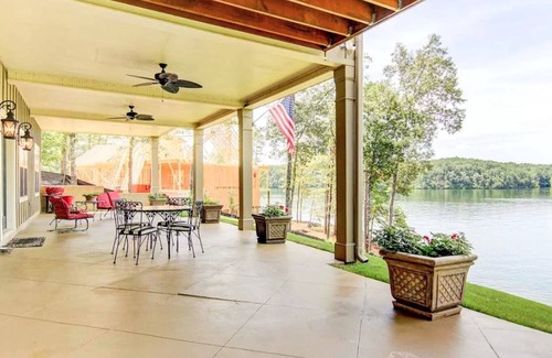 Wedowee House | GORGEOUS Huge Family Lake House Getaway - Less than 2 hours from Atlanta!