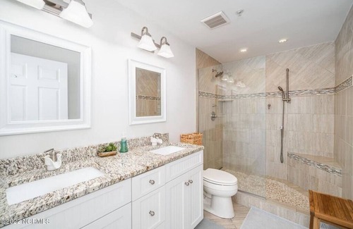 Morehead City Condo | Gorgeous Inlet View - Balcony & Pool