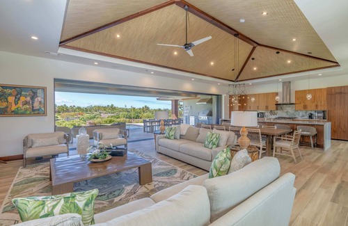 Kamuela House | Gorgeous Kauna'oa Home - 5BR, 6BA, 10-Minute Walk to Beaches!