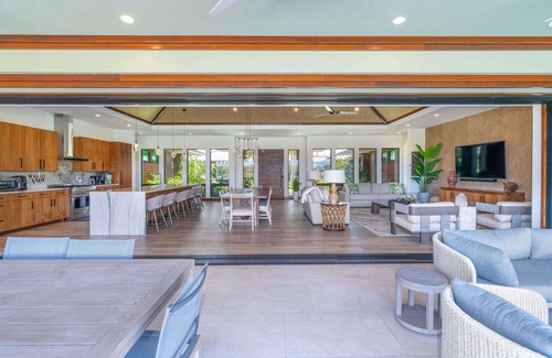 Kamuela House | Gorgeous Kauna'oa Home - 5BR, 6BA, 10-Minute Walk to Beaches!
