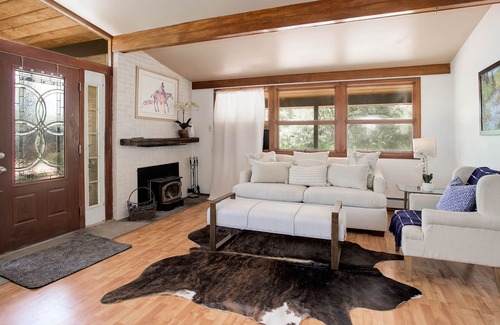 Longmont House | Gorgeous Lake and Mountain Views- work/play & relax!