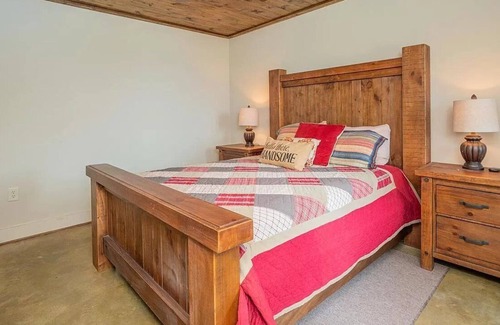 Jacksons' Gap House | Gorgeous Lake Front Home, Perfect for families!