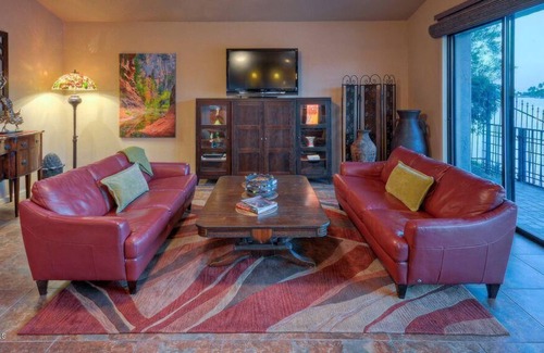 Lake Mirage House | Gorgeous LAKE FRONT Retreat w/Boat & Kayaks