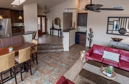 Lake Mirage House | Gorgeous LAKE FRONT Retreat w/Boat & Kayaks