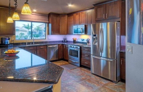 Lake Mirage House | Gorgeous LAKE FRONT Retreat w/Boat & Kayaks