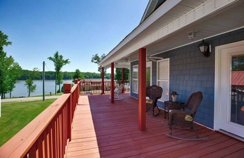 Athens House | Gorgeous Lake Home at Wheeler Reservoir Athens AL