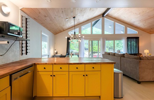 East Stroudsburg Cabin | Gorgeous Lake Cabin in the Poconos with private hot tub