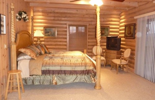 Glenville Cabin | Gorgeous Lake View Lodge with Private Dock