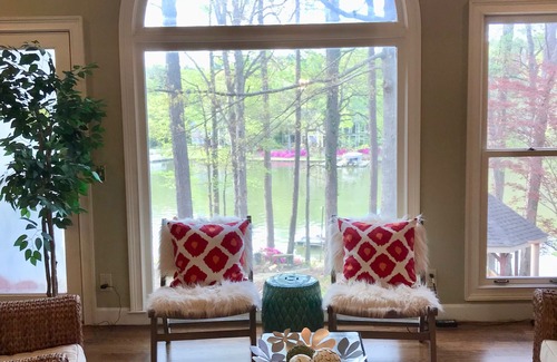 Reynolds Landing House | Gorgeous Lakefront Home at Reynolds- Paddleboard, Kayaks & More