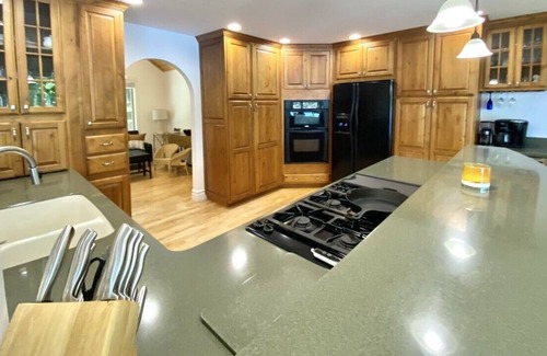 Fountain House | GORGEOUS LAKEFRONT HOME - lots of amenities! 20 min to Lake Michigan!