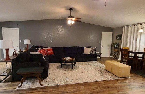 Hardy House | Gorgeous Lakefront Home in Hardy!