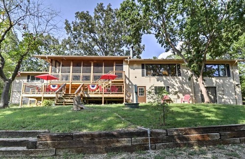 Hardy House | Gorgeous Lakefront Home in Hardy!