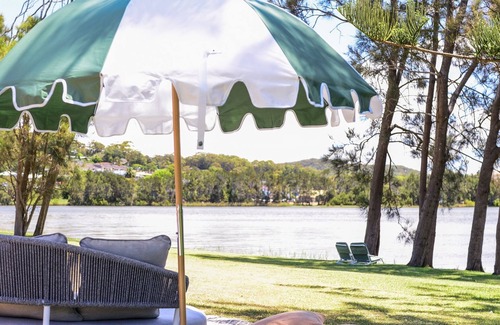 Wamberal House | Gorgeous Lakeside Accomodation Family Friendly