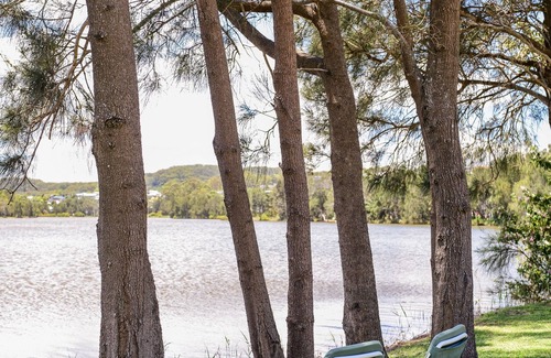 Wamberal House | Gorgeous Lakeside Accomodation Family Friendly