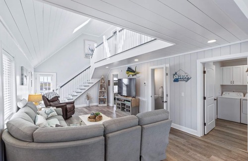 South Nags Head House | Gorgeous like-new oceanside home w/rooftop deck & stunning views!