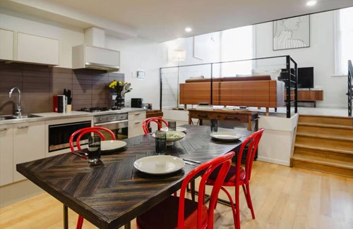 Melbourne Central Business District Apartment | Gorgeous Loft in Heritage Bldg