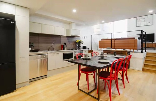 Melbourne Central Business District Apartment | Gorgeous Loft in Heritage Bldg