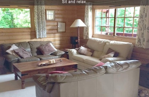 Marlow House | Gorgeous Log Cabin in the beautiful countryside - 1 hour from London