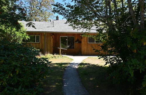 Port Angeles House | Gorgeous log cabin homestead amidst gardens just west of Port Angeles