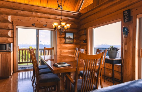 Homer House | Gorgeous Log Home - Stunning Views, Hot Tub, Fire Pit, Infrared Sauna, & Trail