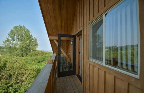 Homer House | Gorgeous Log Home - Stunning Views, Hot Tub, Fire Pit, Infrared Sauna, & Trail