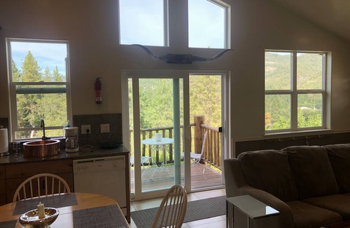 Shady Cove Apartment | GORGEOUS LUXURY 1 BDRM Fully Furnished Apt., ALL UTILITIES INCLUDED